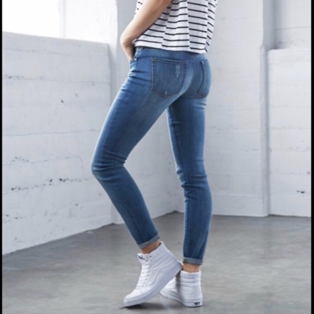 Bullhead Denim co. Low rise Skinniest Jeans